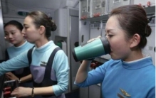 空姐为啥不喝飞机上的水 背后的原因让你震惊（飞机饮用水）