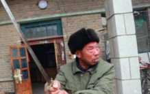 家传宝刀卖出去被专家指责 老人却说我自己做主（家传宝物）