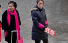 在火车站招揽住宿的大妈 到底靠不靠谱？（火车站骗局）