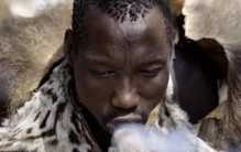 整个非洲最懒的部落 甚至把国家发的种子都吃掉（懒惰部落）