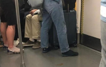 江西南昌地铁里出见大便 什么人这么没素质？（人民素质）