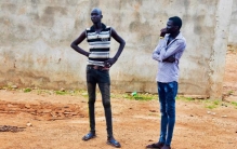 世界上最黑的人种是哪个民族 丁卡族(看不到五官)