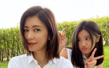 浓妆，网袜，贾静雯17岁的女儿将东南亚风格进行到底