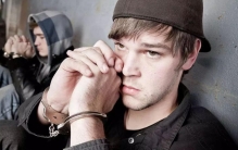 俄罗斯少年偷3块巧克力 居然面临五年监禁（俄罗斯法律）