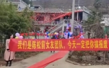 云南小伙儿结婚当日 前女友居然组团到来（前女友报复）