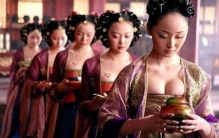 古代的乳娘有多苦逼 为了赚钱要做这件事（成人喂乳）