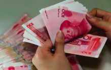 男子用假身份证存款 取钱却遭到拒绝（银行规则）