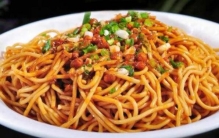 湖北十大特色美食：云梦鱼面上榜，热干面居榜首