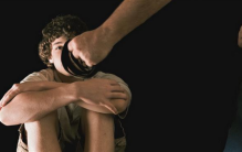 男子入室猥亵妇女 17年来作案50起（猥亵妇女）