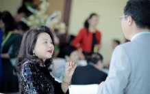 中国富婆捐款百亿 居然全部给了美国（崇洋媚外）