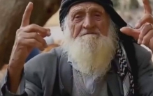 85岁老人当爹 老来得子十分欢喜（老当益壮）