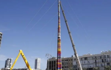 世界上最高的乐高玩具塔 用了50万块积木(高度达到31.16米)