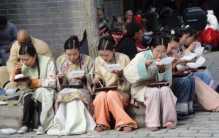 横店漂泊的20万演员 生活过得如何？（临时群演）