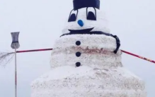 世界上最大最高的雪人 身高可达37米(使用1300万磅雪)