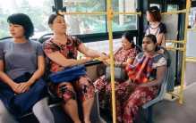 印度女孩儿在中国乘坐公交 居然提出无理要求（外国人来华）