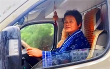 70岁的阿姨卖房自驾 现在过得怎么样？（自由生活）