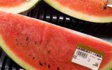 日本人吃西瓜要撒盐 这是什么癖好（日本水果）