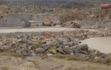 蒙古国铁矿很丰富 为啥我国要买澳洲的（铁矿进口）