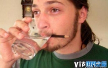 世界上打嗝时长最长的人 美国查尔斯.奥斯 (一种怪病)