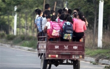 河南一小学的禁令 不学家长骑三轮车接孩子（学生安全）