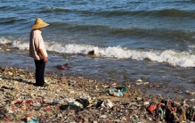 美国把垃圾丢进大海 还说是为了环保（环保口号）