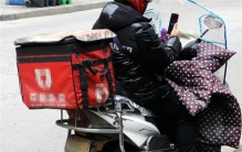 女子点外卖连刷十个差评 商家上门怒怼女子（恶意差评）