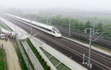 为啥高铁的两个车头 要在一起跑（双头高铁）