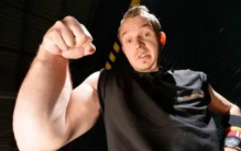 世界上右手最强壮的男人 马泰斯˙斯格利特(比普通人粗一倍)