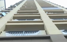 带孙子去邻居家坠亡 反怪邻居没做防护（儿童安全）