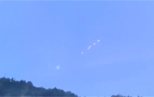 浙江夜空中排成直线的不明飞行物是什么（三种可能）