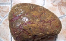 石头竟然会流血 实在是太不可思议了（奇怪的异象）