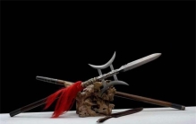 使用方天画戟的人 一位遗臭万年一位名垂千古（吕布 薛仁贵）