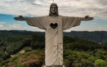 巴西奇葩的习俗 请客人洗澡还不容拒绝（巴西习俗）