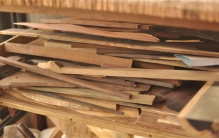 农村当做火柴的废木料 被商家回收有啥用（木头回收）