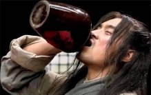 武松当年连喝18碗酒 相当于现在多少酒（5.4斤米酒）