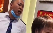 上海男子剪头发 却遭到店员辱骂（小人得志）