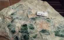 世界上最大的翡翠, 长度达到了5.79米(重达210吨)