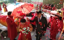 贵州女子结婚 却在酒席上破口大骂（收礼金）