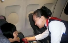 飞机上毛毯很舒服 为啥乘客们不用（飞机毛毯）