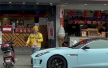 外卖小哥开着豪车 富二代体验生活（超级外卖小哥）
