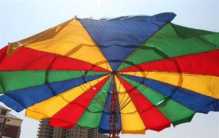 世界上最大的伞 撑开直径有22.09米(高度14米)