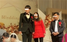 新娘身体不适蹲下休息 婆家反应让人心寒（心寒婚姻）