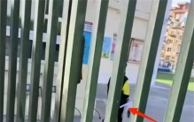 老师让学生跑腿拿外卖 被教育局调查（调查老师）