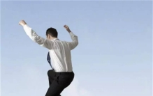 要是跳楼一半后悔 有没有办法自救（跳楼自救）