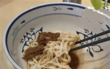 男子吐槽南京面馆 22元只有一点儿面（性价比）