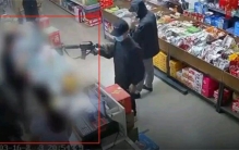 女子在缅甸遭绑架 说自己有两个小孩儿（国外混乱）