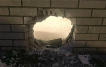 美国两囚犯用牙刷挖洞 越狱后去吃煎饼（牙刷越狱）