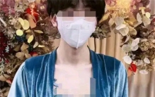 男模特穿内衣带货 被网友说恶心（打破常规）