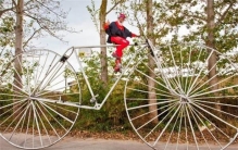 世界上最大的自行车轮子 直径达到3.2米(可以正常骑行)