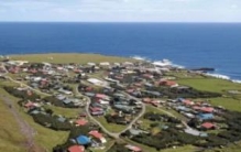 世界上最遥远的地方：距最近大陆1700英里(仅271人居住)